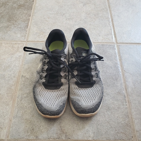 2 Pairs of Gray Nike Sneakers - Picture 3 of 7